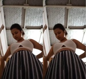 Sexy Desi Girl Showing Her Boobs