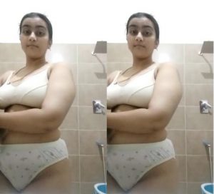 Sexy Desi Girl Fingerring1