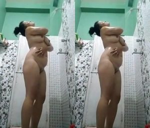 Desi Girl Bathing Recording For Lover