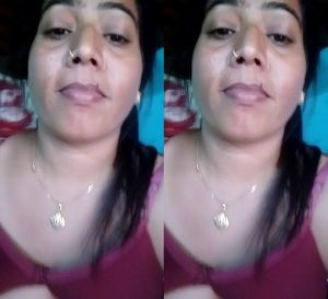Horny Bhabhi Fingerring