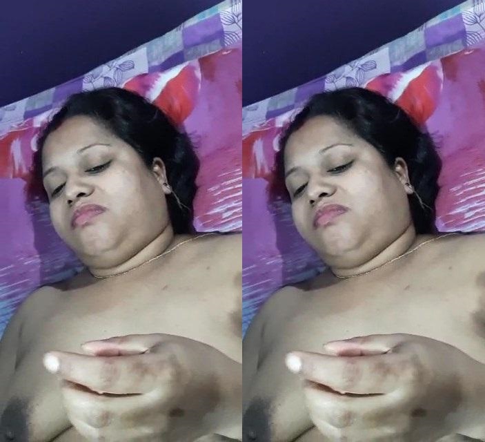 Sexy Bhabhi Doing Blowjob