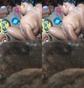 Neighbor Aged Aunty bathing Hidden Cam