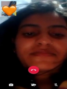 Desi Cute Girl Showing Her Beautiful Boobs