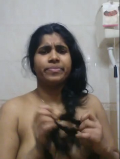Desi Mature Aunty Fingering And Showing In Bathroom