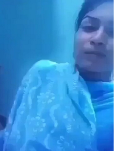 Desi Beautiful GF Showing Boobs And Pussy