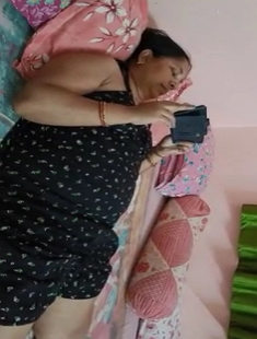 Horny Bhabhi Masturbating And Devar Come And Fucked