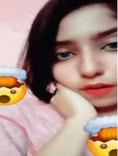 Sexy Indian Gf Showing Boobs