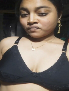 Beutiful Chubby Girl Showing Nude And Fingering