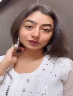 Bigboob Sexy Indian Influencer Showing Boobs