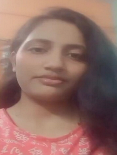 Desi Cute Girl Showing Boobs And Pressing