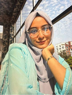 Horny Hijabi Girl Showing Nipple