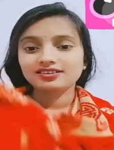 Beautiful Sexy Bhabhi Showing Playing With Boobs