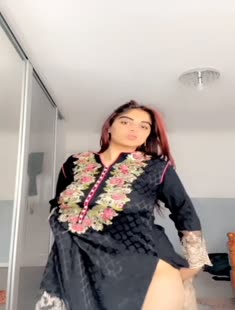 Horny Milky Figured Babe Showing boobs Video Clip