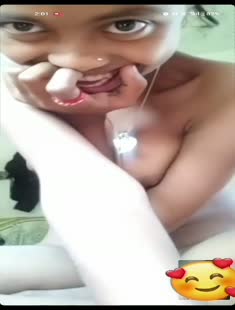 Desi Girl Showing Full Nude On Vcall With Her Boyfriend